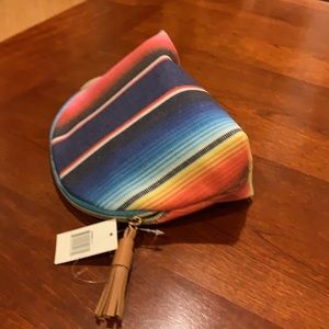 🎁$8 or free gift with purchase. Cosmetic bag. Exclusively for Bloomingdales